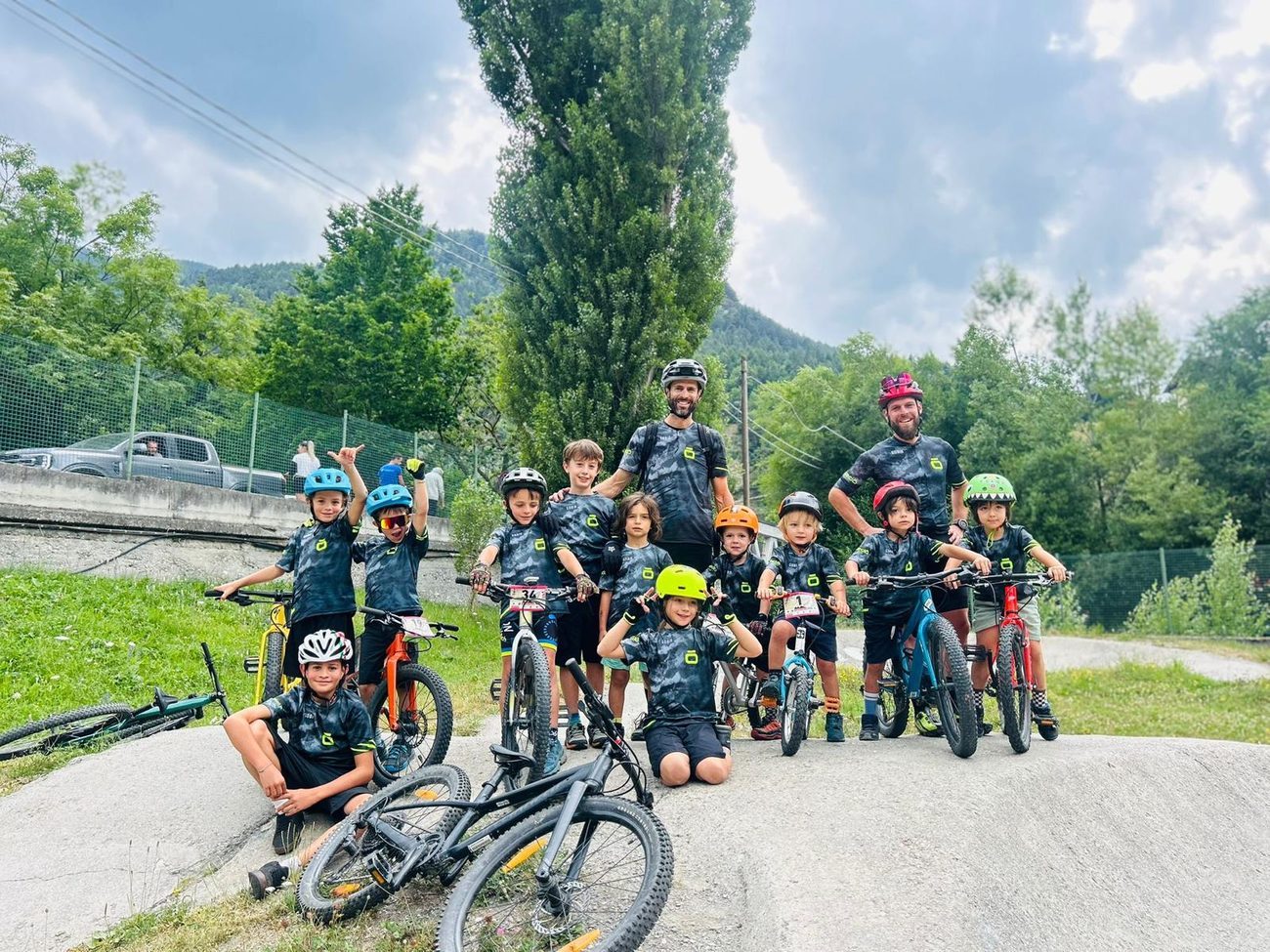 Il gruppo della Scuola MTB Bike-dō a Oulx